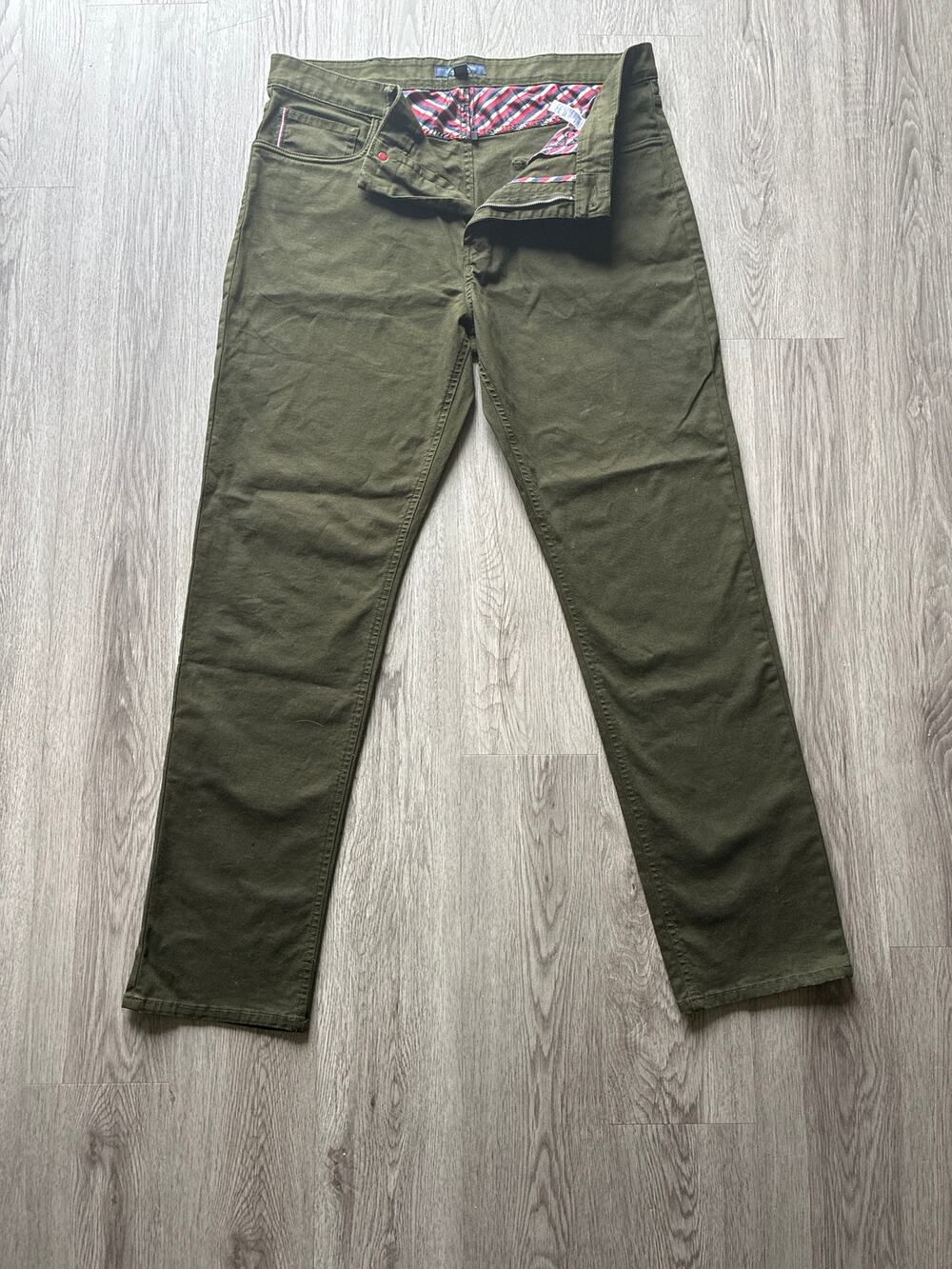 Men’s Tommy Hilfiger pants 36/32. New condition without tags